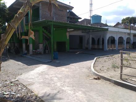 Konblokisasi Halaman Masjid di Wilayah Pedukuhan Kedaton 2017