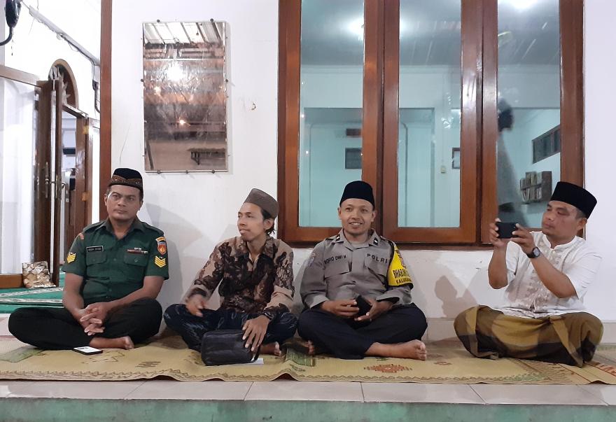 Lurah, Pamong dan Bamuskal Pleret Gelar Safari Tarawih Keliling di Masjid Al Mujahidin Suren